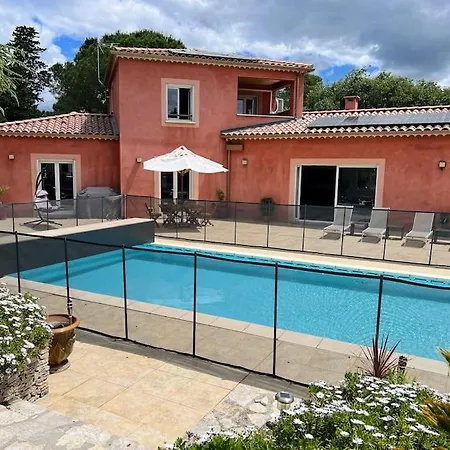 Elegante Avec Piscine Protegee نيم