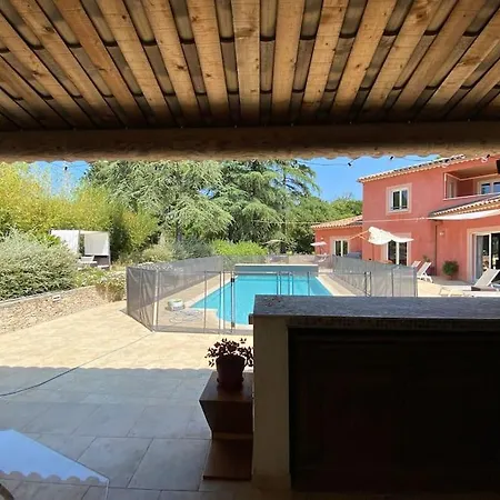 Elegante Avec Piscine Protegee فيلة *