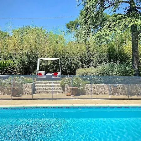 Elegante Avec Piscine Protegee Nîmes